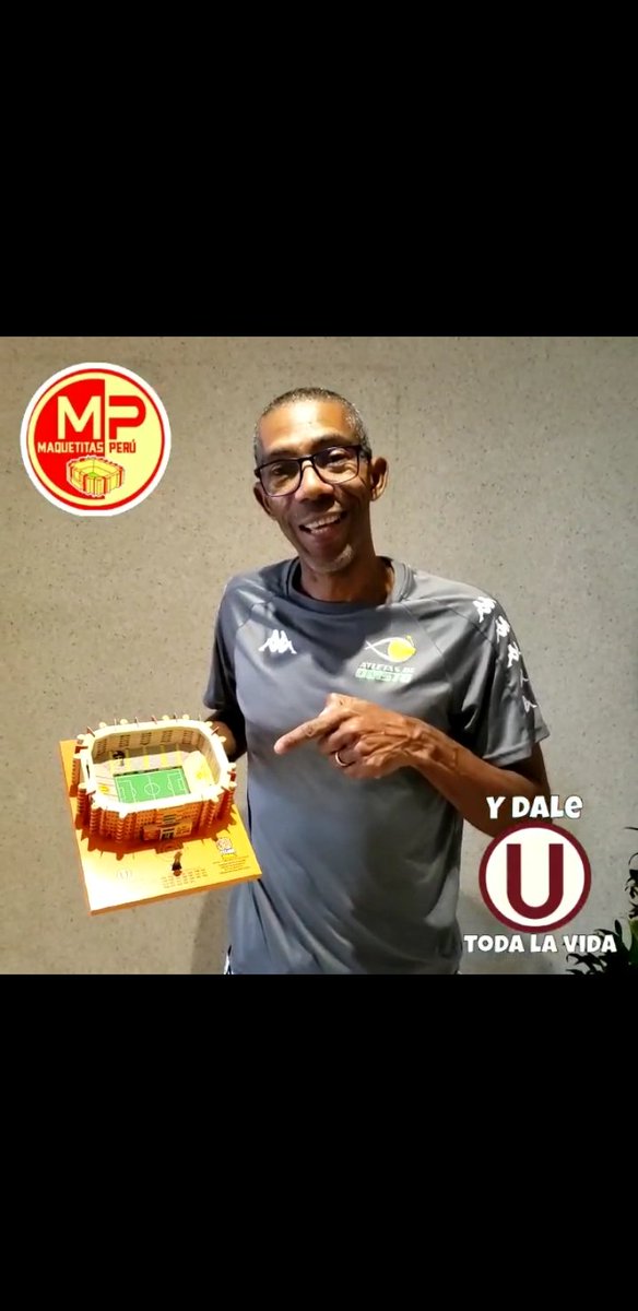 <a href="/Universitario/">Universitario</a> Con nuestro goleador GRACIAS... Eduardo Esidio #YDadeU tenías que tener la maqueta del Monumental