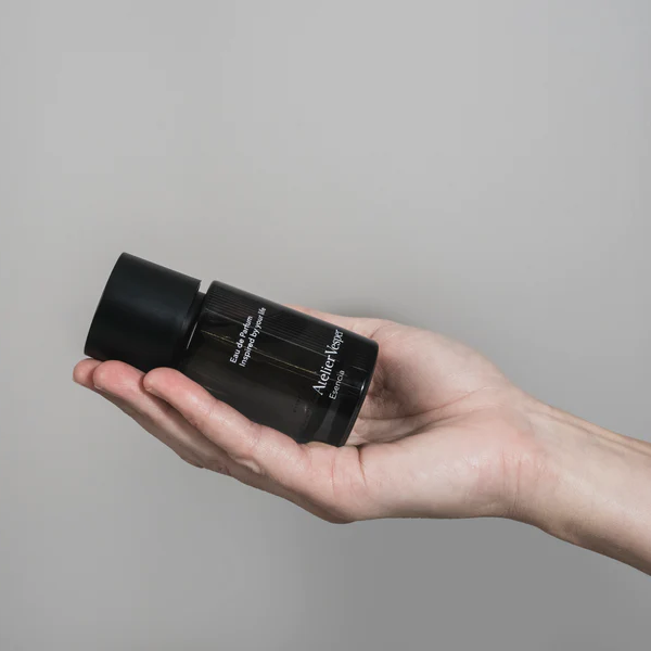 artofperfume's tweet photo. #sotd #DecemberCollection #nicheperfumery #discoverwithOlfactif

◼️ Scent: Esencia
🏢 House: Atelier Vesper
♥️ Featured in: December Collection | Smoked Gold &amp; a Fat Electrician | Men &amp; Deluxe Box

Subscribe by the 15th to get this fragrance in your box! 
https://t.co/tqh4cAfciv https://t.co/nXJWq0KUNG