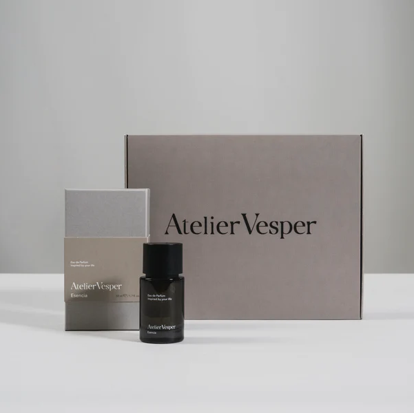 artofperfume's tweet photo. #sotd #DecemberCollection #nicheperfumery #discoverwithOlfactif

◼️ Scent: Esencia
🏢 House: Atelier Vesper
♥️ Featured in: December Collection | Smoked Gold &amp; a Fat Electrician | Men &amp; Deluxe Box

Subscribe by the 15th to get this fragrance in your box! 
https://t.co/tqh4cAfciv https://t.co/nXJWq0KUNG