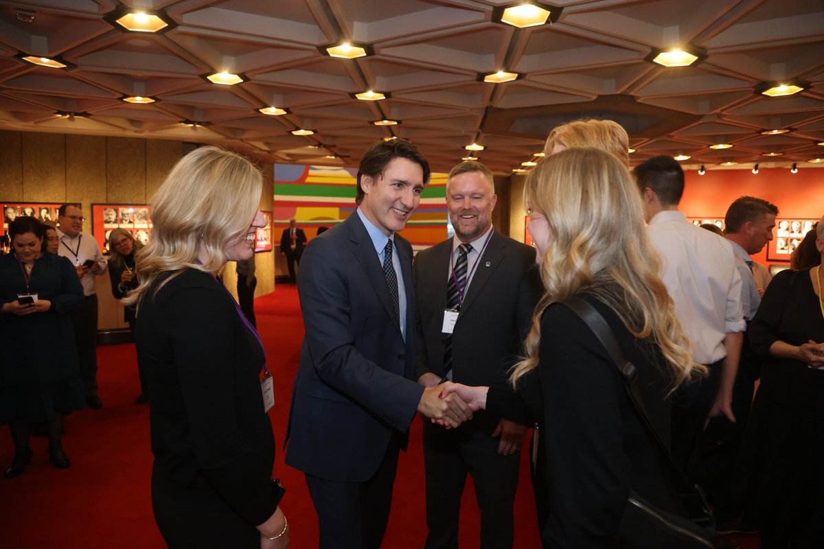 davidncrowell's tweet image. I found @JustinTrudeau to be a genuinely nice man who made time for me and my family on a very busy day.  A great #PMAward experience and a chance to showcase the amazing work being done by @MontgomeryElem1 and @StoonPubSchools on the National Stage.