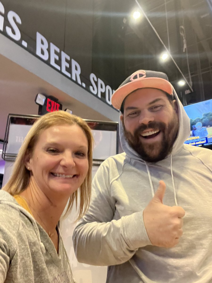 ESJMT's tweet photo. SKOL in Vegas Baby!
#92Noon
#KFANVEGAS https://t.co/YSQF4cnEkf