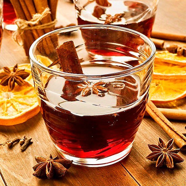 LandSBarnes's tweet photo. By popular demand our #MulledWine is back!
Join us tonight for Barnes Late Night Shopping and enjoy a cup of our famous, or is that infamous, Port and Brandy ‘enhanced’ Mulled Wine.
@LeaandSandeman https://t.co/ODBHOU17xT