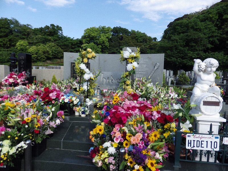 XJAPAN_INFO's tweet photo. hideさん 墓参ファンが実家訪問、公式「お止めください」呼びかけ 高齢両親「大変なご負担に...」（2023年12月8日）｜BIGLOBEニュース https://t.co/deBAFf0TYQ https://t.co/vluNZFQpWF