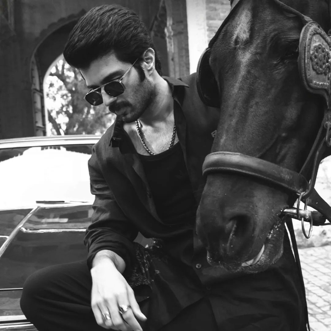 VDK_Holic's tweet photo. My ROWDY @TheDeverakonda 🖤

#VijayDeverakonda https://t.co/gRXMsLAPo9