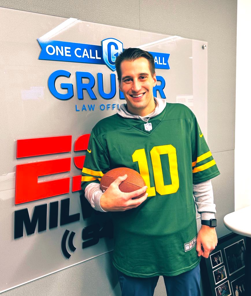 Join @BenBrust and @GardingCancer to support cancer research while cheering on the @packers. For the rest of the season, for each TD scored by @Jordan3Love, Ben and his friends will donate to UW Health | Carbone Cancer Center. 🏈 💚 💛 Make a donation: uw.health/481uGHw