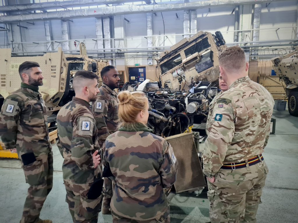 7RMATofficiel's tweet image. Une délégation du 7eRMAT s'est rendue chez son partenaire écossais, afin de participer aux activités du "Saint Eligius day", fête d'arme du FS 2Bn REME. Cette visite s’inscrit dans le cadre audacieux et indispensable des bonds of #friendship.   
#Partnership 
#COMMF