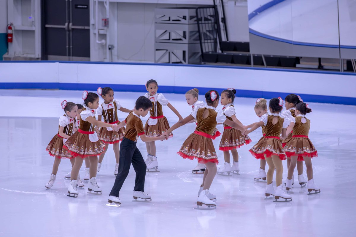 SkatingClubBOS's tweet image. This weekend, our skaters from The Skating Club of Boston's Team Excel will take the ice at the New England Synchronized Skating Open. Let's send them all the good vibes and cheers as they compete in various categories.
#SkatingClubBoston #TeamExcel #GoodLuck