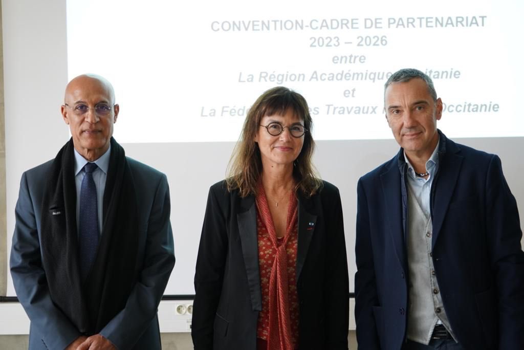 🖋 Au lycée L de Vinci, heureuse de signer avec <a href="/GiorgiucciO/">GIORGIUCCI Olivier</a> président de la <a href="/FRTP_MidiPy/">Fédération des Travaux Publics d'Occitanie</a>-Occitanie, un partenariat pour mieux faire connaitre les métiers des Travaux Publics, montrer les perspectives d’emploi aux jeunes élèves et apprentis en formation professionnelle #LycéesPro