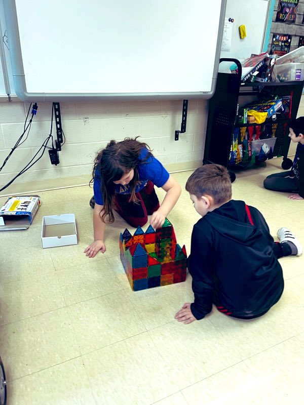 donato_piselli's tweet image. Lots of amazing opportunities for our students here at Perry Hill. Among them is clubs. Here are some of our students in Puzzle Club. This club promotes problem-solving and analyzing. Check out the pics!! #PHSClubDay #ThinkingOpportunities