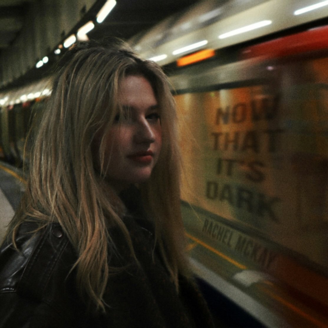 byrachelmckay's tweet photo. My new poetry single ‘NOW THAT IT’S DARK’ is now available for streaming! Go show it some love ✨🌃🌙🤍
🎵: https://t.co/O1LChZBYlb https://t.co/P06BVHQXlX