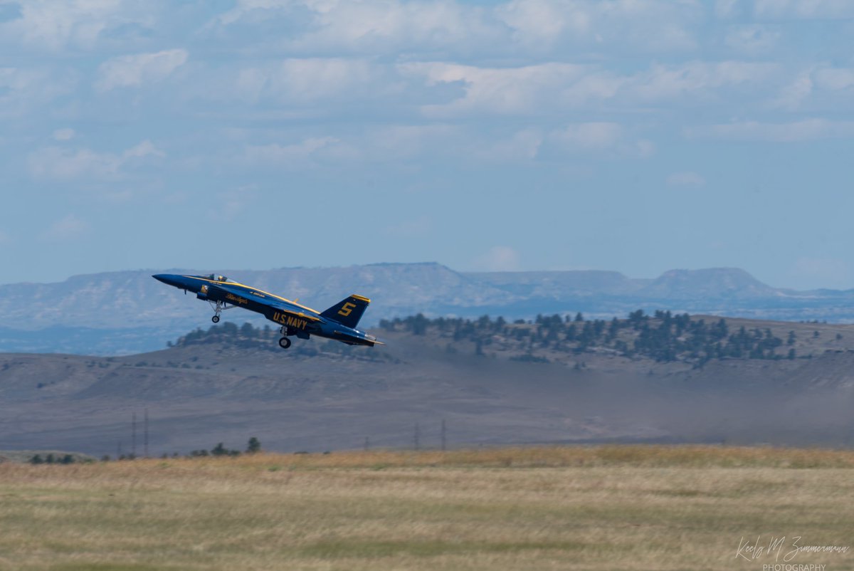 Blue Angel #5 takes off from BIL during a practice flight the day before the Airshow. 😍
*
#blueangels #yellowstoneinternationalairshow #bil #billings #montana #fa18 #usnavy #navyblueangel5 #aviationphotography #airpower #nikon #superhornet #yellowstoneairshow #veteranartist