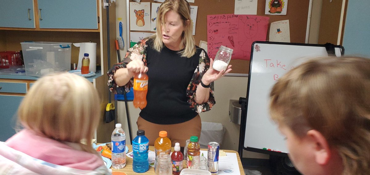 bgcjcmo's tweet image. Another amazing STEM family night hosted by our Education Specialist, Ms. Donna and our academic coaching team, this time at our Sadowski Center! #STEMisFUN #LearningTogether