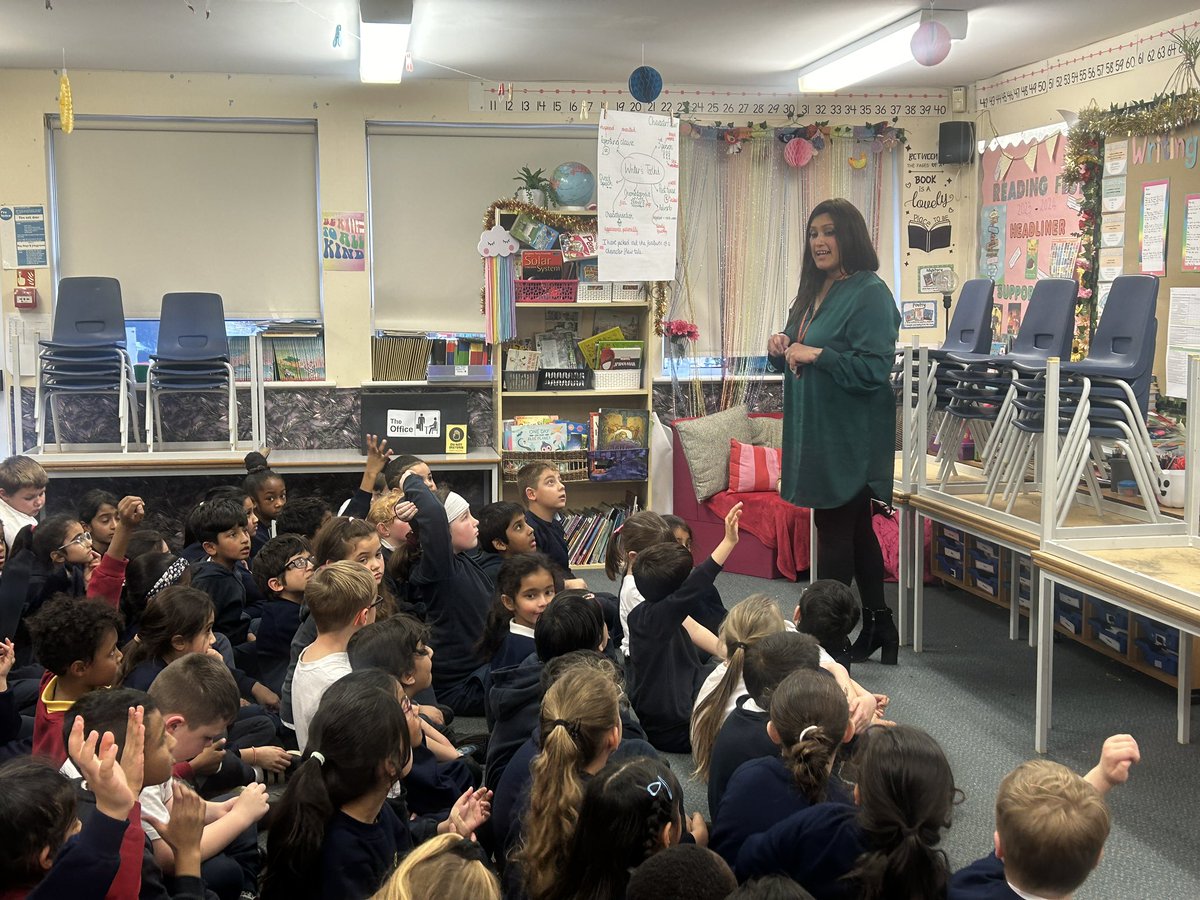 Year3Chantry's tweet photo. What week for year 3! We have been learning about how different religious groups celebrate. First, we went to St Hugh’s where the reverend spoke to the children about Christmas! Then, we had @ChantryHead speak to our children about Eid. Wow! What a week of fabulous learning https://t.co/mSREpxZa0Z