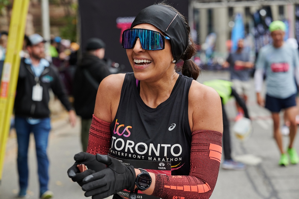 Hello December! On this #FinishLineFriday of a chilly month, let’s rewind to this finish line moment of the TCS Toronto Waterfront Marathon. As we bundle up for the winter, these memories warm our hearts and remind us of the power of perseverance and community.

#TOwaterfront42k