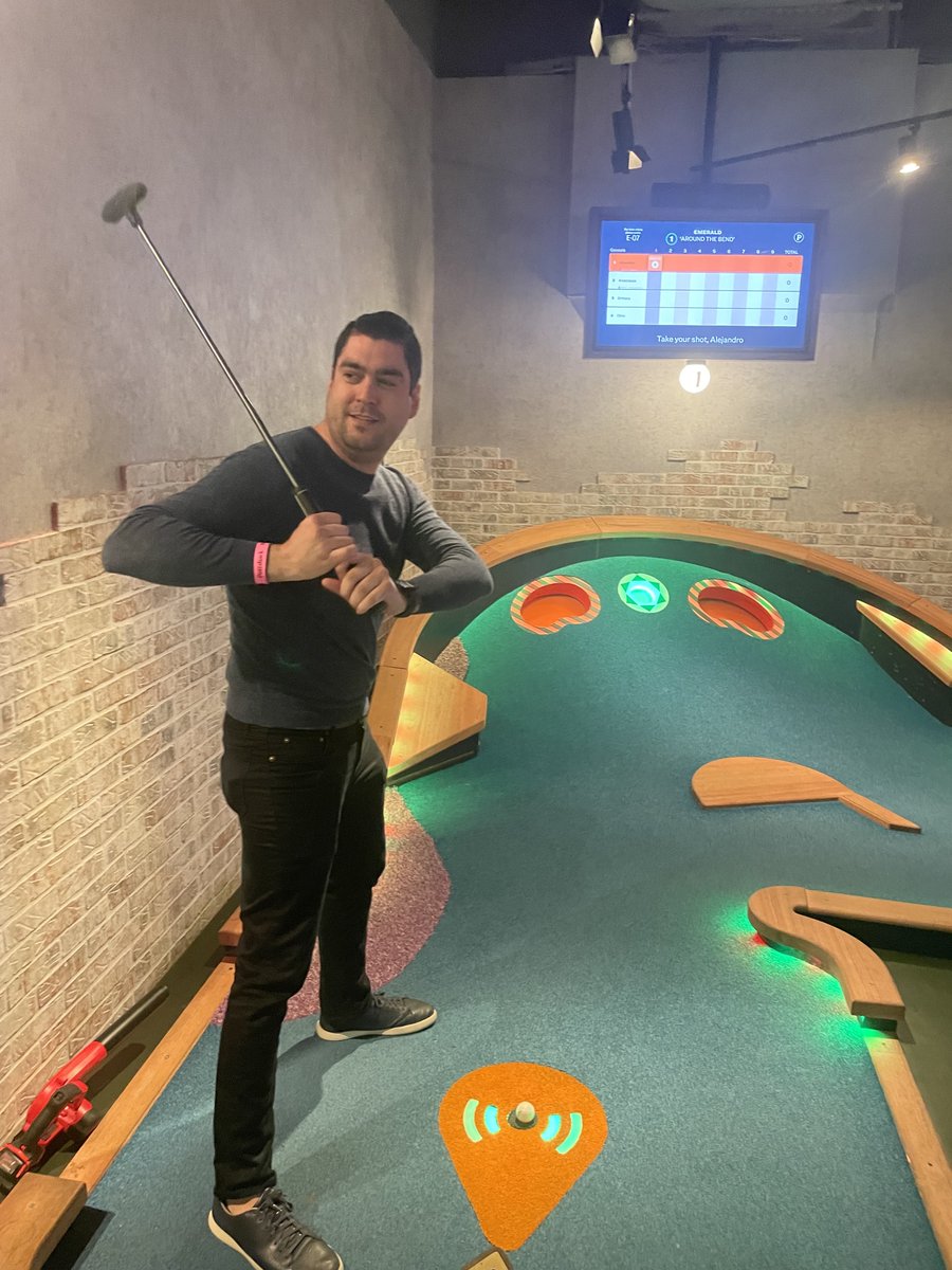 GenesisGlobalX's tweet photo. Our Miami team had a great time at their holiday party last night. We're so grateful for everyone's hard work this year, and what better way to celebrate than some festive food, drinks and crazy golf🎉

#TeamGenesis #HolidayParty #fintech https://t.co/h03ehIURmI