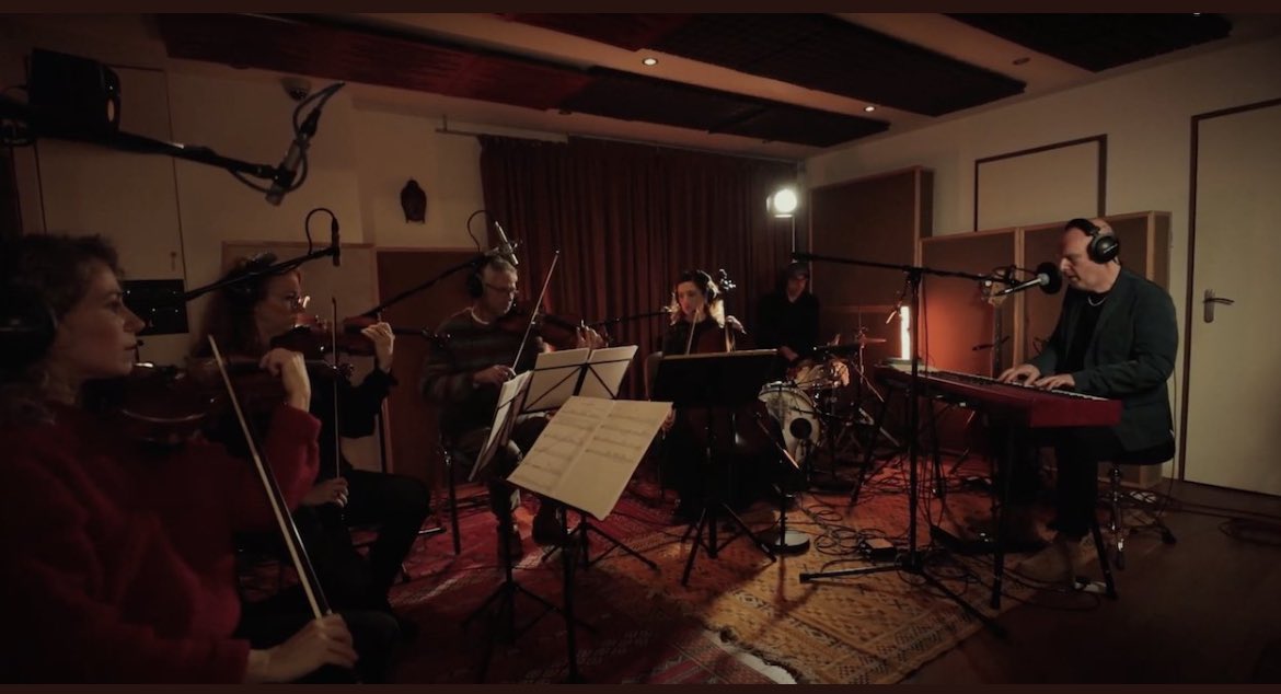 Philip Selway (@philipselway) on Twitter photo Hiya. I’ve released a performance of The Other Side with Elysian Collective & Chris Vatalaro, from ‘Live At Evolution Studios’, out today on <a href="/bellaunion/">Bella Union</a>. Here’s a link to the video: youtu.be/VIok2MdQVPI?si… Px Hiya. I’ve released a performance of The Other Side with Elysian Collective & Chris Vatalaro, from ‘Live At Evolution Studios’, out today on <a href="/bellaunion/">Bella Union</a>. Here’s a link to the video: youtu.be/VIok2MdQVPI?si… Px