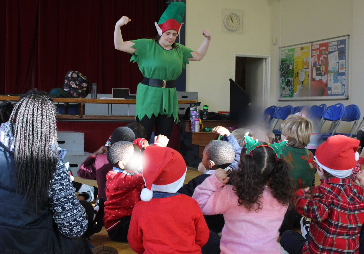 Father Christmas and his elves arrived a little early this year to spread some Christmas Magic amongst our Pre-Prep! 🎅⭐ #ChallonerPride #BromleySchools