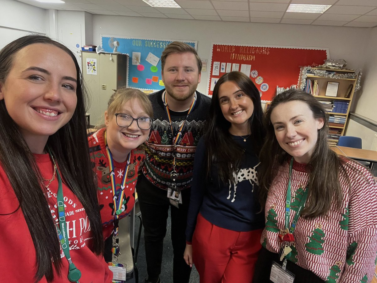 The most festive Friday at work. Christmas fair and Christmas jumpers 🎄🎅✨