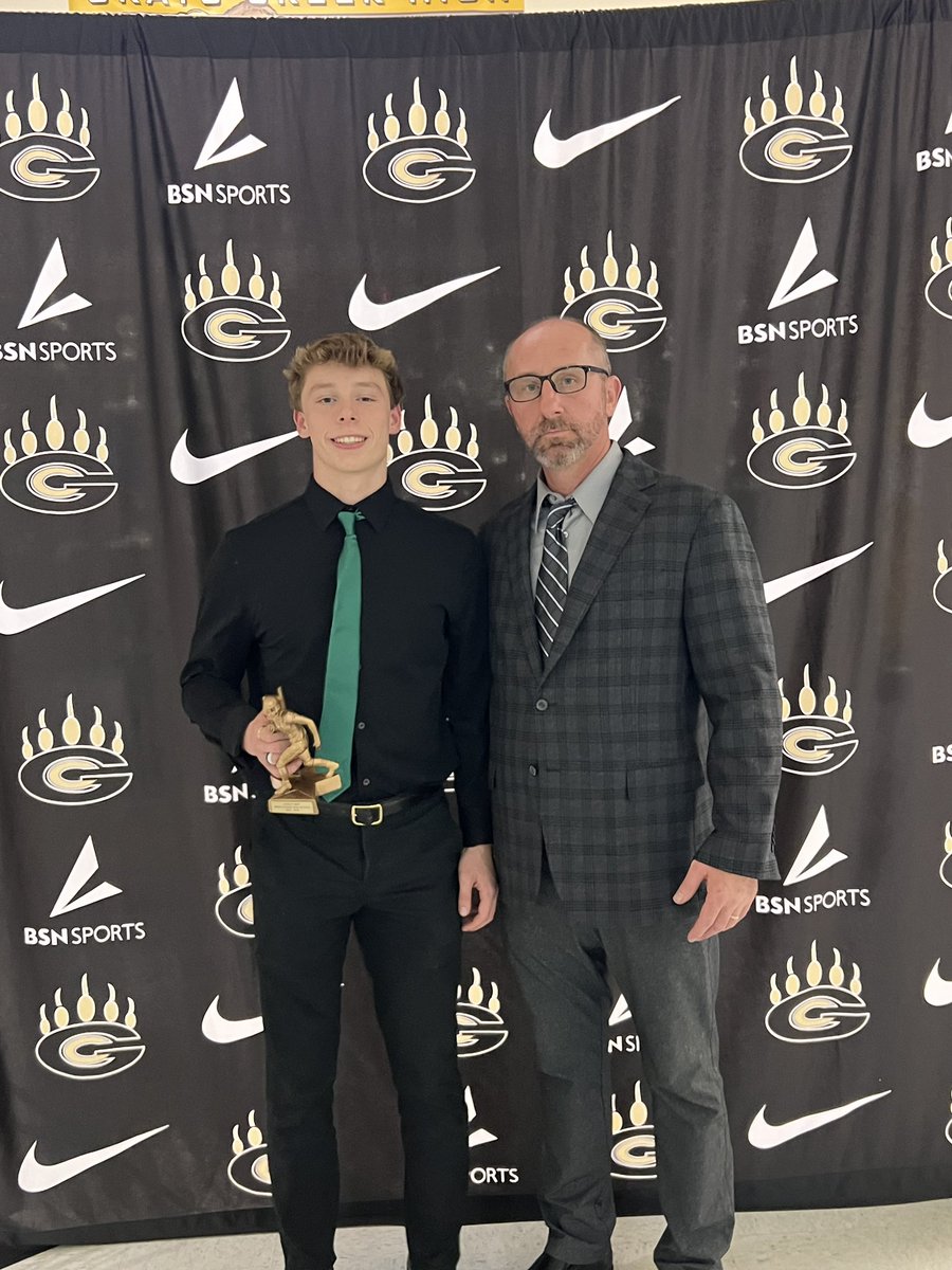 t_y_l_e_r_davis's tweet image. Blessed to have been selected as TEAM MVP for a second year in a row !! Couldn’t do it without the amazing support system I have and my coaches that believe in me ! #alwaysabear @CoachJonSherman @GCBearsFootball @gcbearssports