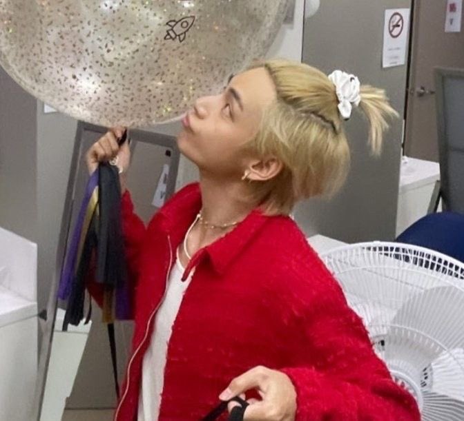 ตัวเล็กน่ารักมุมไหนก็มองดูดี เลิกงานแล้วเจอกันนะที่ตึกไฮบี้