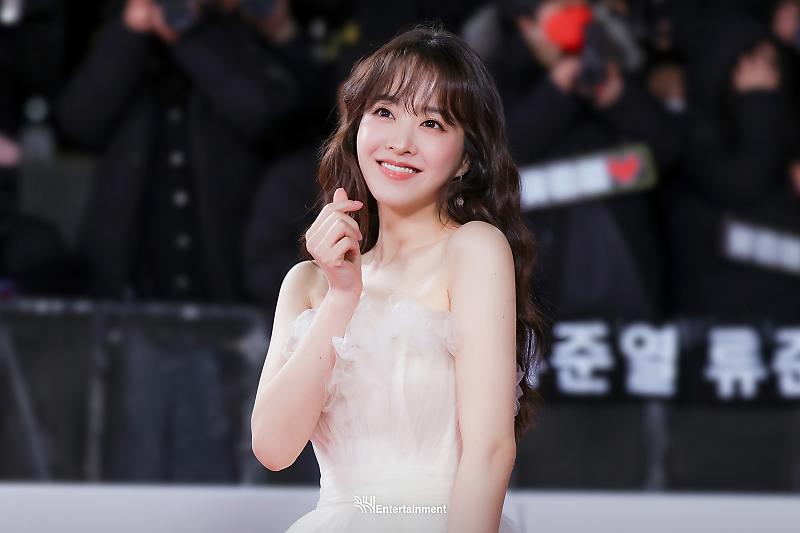 ParkBoYoungBr's tweet image. 📰 | #ParkBoYoung supostamente vai estrelar o drama #LightingStore baseado no webtoon ao lado dos atores #JuJiHoon e #Seolhyun e escrito pelo #KangFull o mesmo de #Moving e dirigirido por #KimHeeWon 

Em 2024 ela vem com tudo 🔥

#BoYoung #박보영