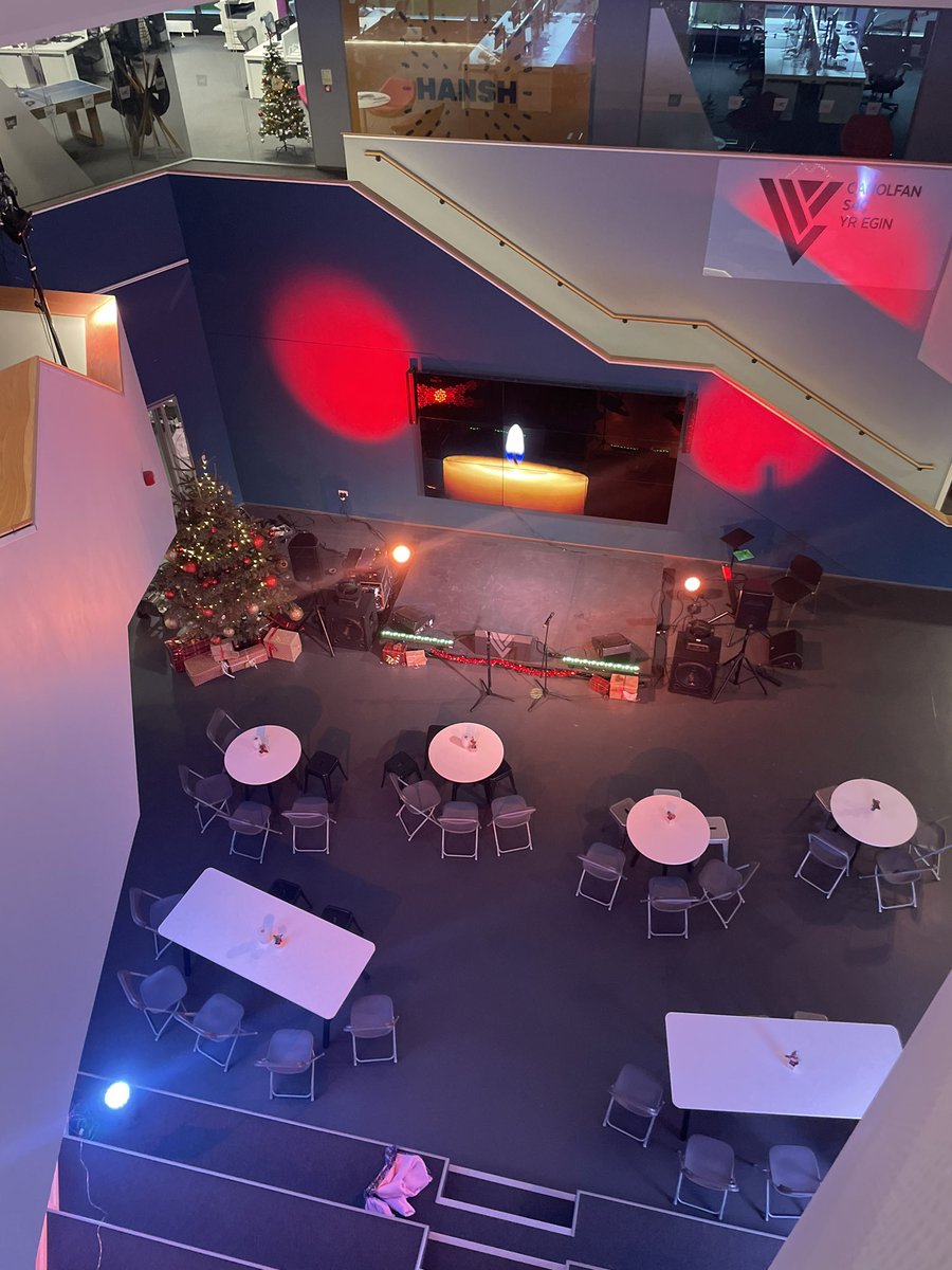 Paratoi at ddechrau Hwyl yr Ŵyl yng nghwmni <a href="/gruffydd_wyn/">GRUFFYDD • WYN</a> a <a href="/SteffanLloydO/">Steffan Lloyd Owen</a> heno 🥳🙌🏼🌟🎄
Dewch i ymuno â ni!