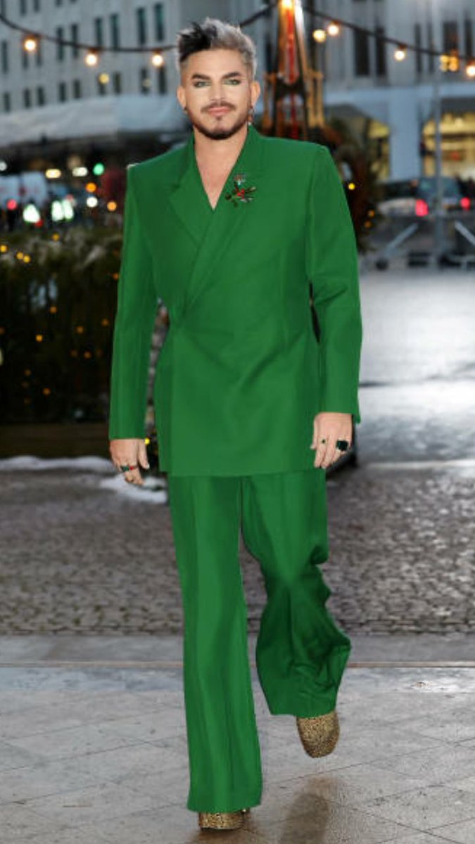TheRealDuckBert's tweet photo. 🤩 Adam Lambert is a vision in Christmas green arriving at Westminster Abbey for his performance at the #TogetherAtChristmas special! 💚 #AdamLambert #GFG
(📸 Getty: https://t.co/RAXJwnfcF0) https://t.co/Tkcul7uZyx