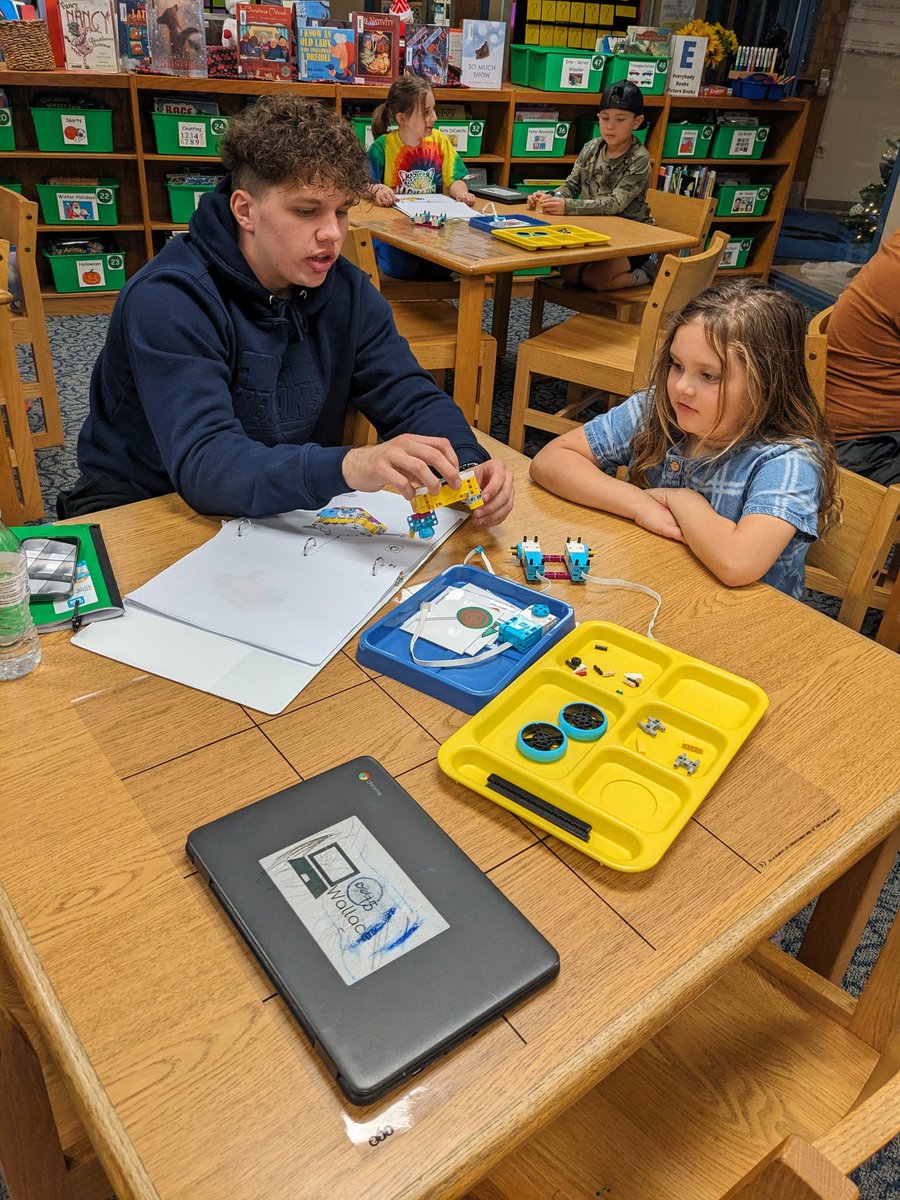 Noah is helping build and code Spike Robots with 3rd grade students in #Room609 <a href="/JustinJags/">Justin Elementary</a> 
<a href="/NHSTeachTrain/">NHS Teaching & Training</a> <a href="/NHSTexans/">Northwest High School</a> <a href="/LEGOEDUCATION/">Education</a> <a href="/jonessarah005/">Sarah Jones</a>