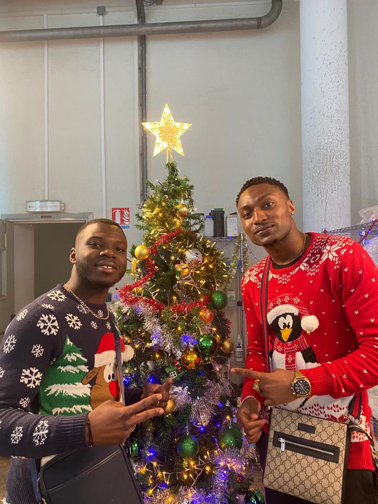 Un Stupéfiant Noël est dispo sur <a href="/PrimeVideoFR/">Prime Video France</a> !  💥 🎄 

Hyper content de faire partie de ce casting de ouf. Un immense shoutout à l'équipe @arthursanigou
 avec @Ericjudor
@ragnarlebreton @hafid.f.benamar 
@pauldeby
@jonasdinal
Et mon frero <a href="/Alextopalino/">Alexis BAGINAMA</a>
