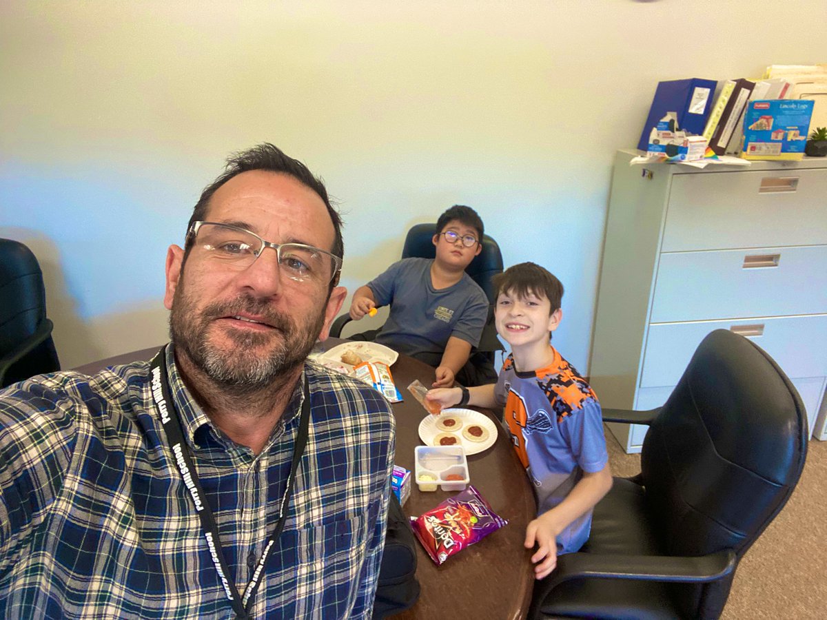 donato_piselli's tweet image. Two of my Grade 5 friends had lunch with me today in my office and had a lot of things to share about why they love coming to PHS every day!  They also had great hashtag ideas. (See below) #EatingLunchables
#MeatballSub