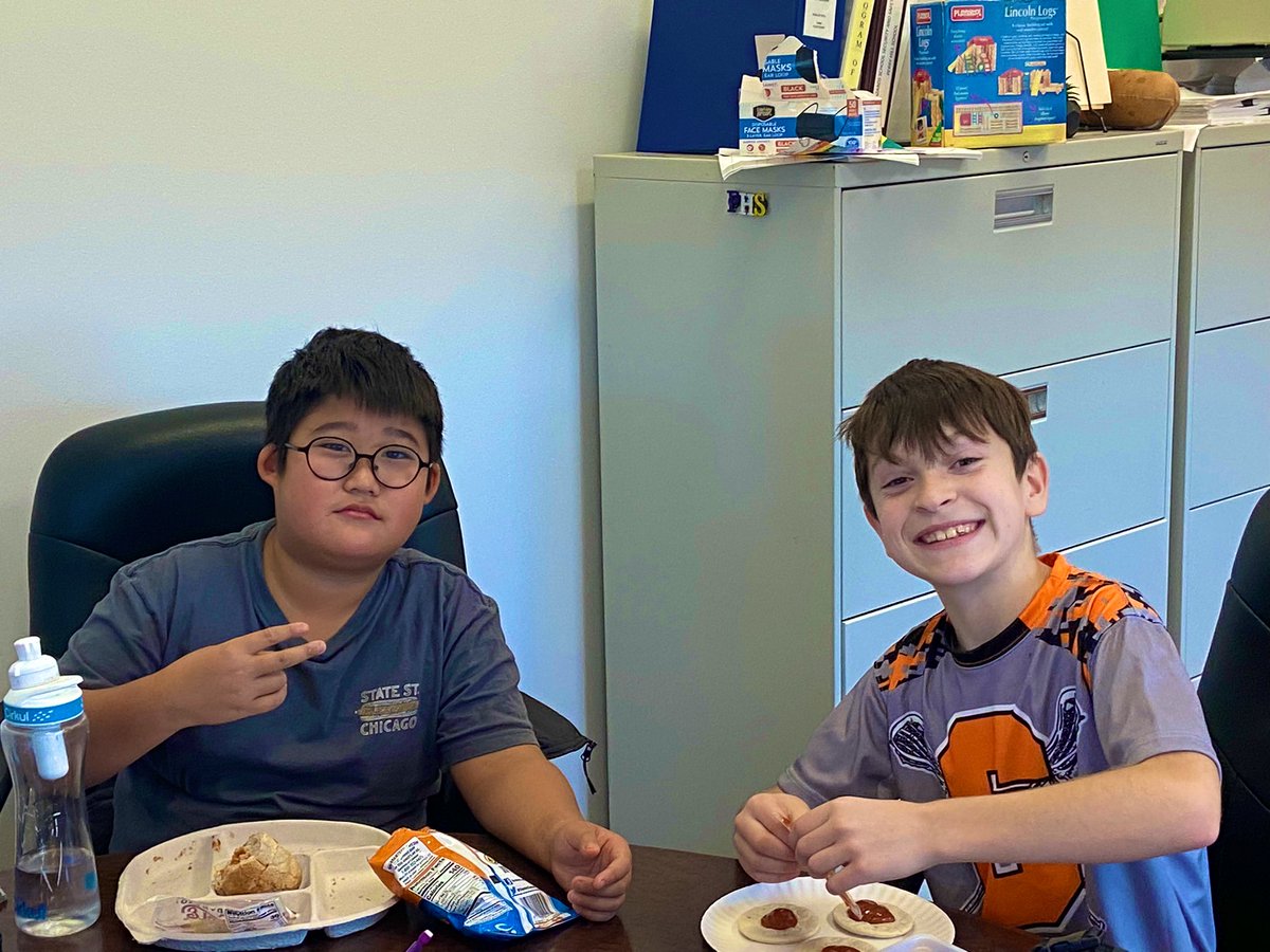 donato_piselli's tweet image. Two of my Grade 5 friends had lunch with me today in my office and had a lot of things to share about why they love coming to PHS every day!  They also had great hashtag ideas. (See below) #EatingLunchables
#MeatballSub