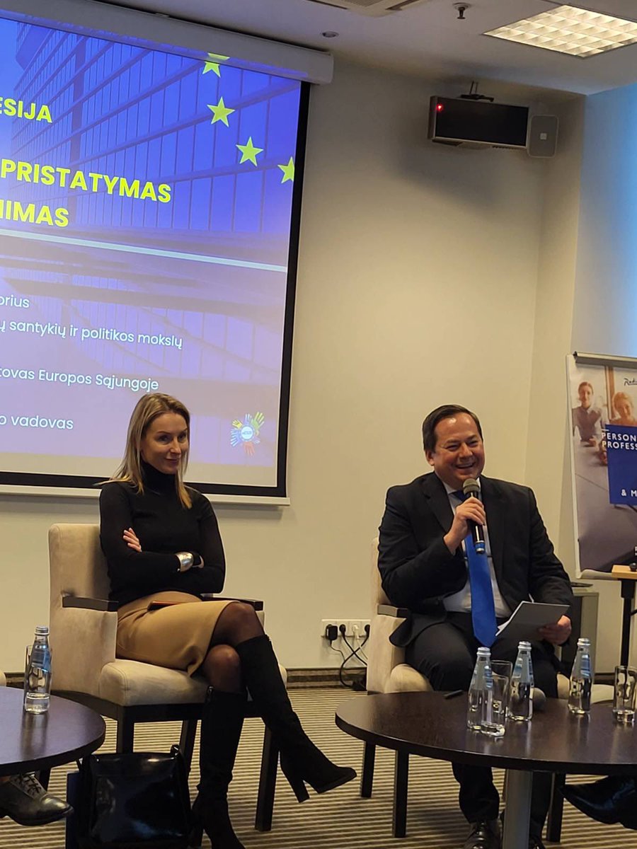 In freezing #Vilnius today moderating a panel & discussing 🇪🇺 enlargement & institutional reforms at the annual @LithuaniaMFA conference on EU affairs, bringing 120 🇱🇹 MPs, EUMS ambassadors, national advisers, diplomats, officials, business representatives & political scientists.