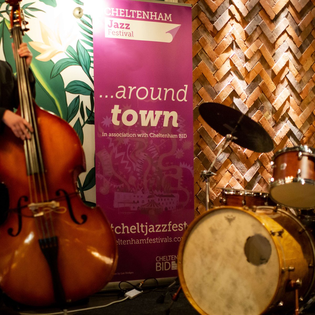 Calling all Cheltenham venues! 🎷 Be part of Cheltenham Jazz Festival's ...around town free programme from May 1-6 2024! 🎵 Ready to amplify the jazz vibes? Click the link below to apply! 👇 ow.ly/4iqV50Qgugs #CheltJazzFest #AroundTownVenues #JazzUpYourVenue