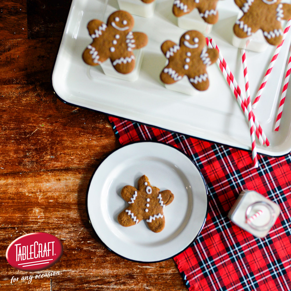 TableCraftHome's tweet image. Our Enamelware Collection is ready for December cookie swaps ... Gingerbread Men may not be so ready. 🥛 #OhNo 

#EnamelwareCollection #CookieSwaps #Gingerbread