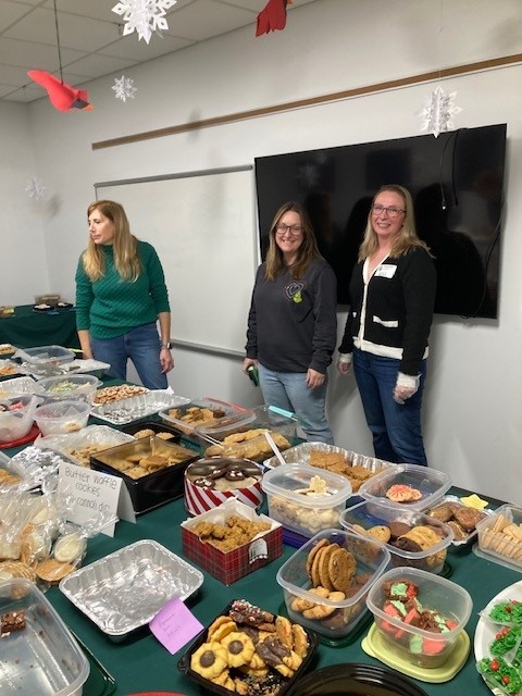APSCARDPR's tweet image. Thank you to @APSCardinalElem parent volunteers and families for Cookie Day! Best day of the year! #APSGetInvolved #APSisAwesome @chbrowncardelem