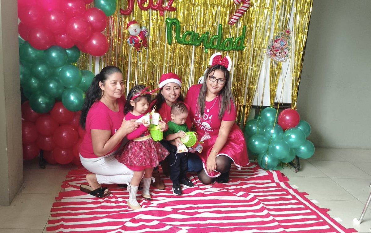 IntriagoMiranda's tweet photo. 📍En #Jaramijo realizamos el agasajo navideño con las familias del servicio Creciendo con Nuestros Hijos (CNH) Durante la actividad, compartimos juegos recreativos y educativos 👨‍👩‍👧‍👦
#ElNuevoEcuador https://t.co/3LyRQiwuJ8