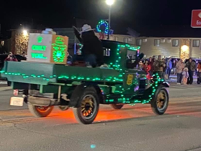 BlackHillsNF's tweet photo. #ForestFeatureFriday: Smokey Bear was a very busy bear, along with our amazing FS employees, spreading Christmas cheer in Custer & Spearfish, SD & Sundance, WY during their parades of lights. (π·: submitted photos) https://t.co/lVjA9JX2A6