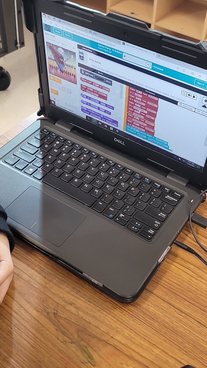 #HourOfCode MRE 3rd Grade Scholars are Owlsome! 💻💻 #TeamSISD