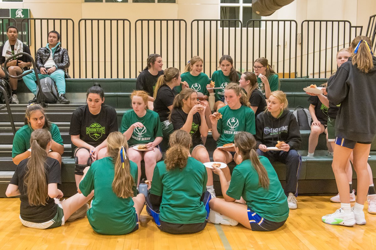 AbingtonAD's tweet photo. Thank you to St. Luke's from Australia who came by yesterday afternoon for some basketball and socializing, our students and staff enjoyed interacting with peers from across the globe while learning about their culture and sharing ours. https://t.co/qWamqBRCsZ