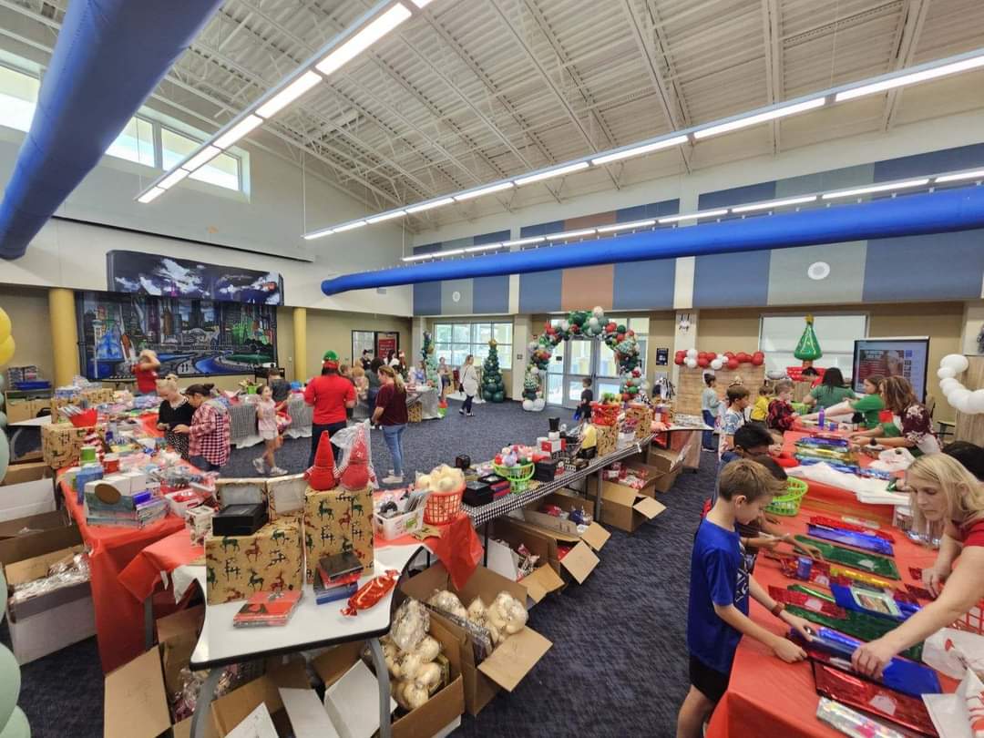 Thank you to our awesome PTA and other volunteers for organizing and supporting our school through the wonderful holiday shop.  Thank you to all parents and studnets that purchased presents for their families or for themselves 😀