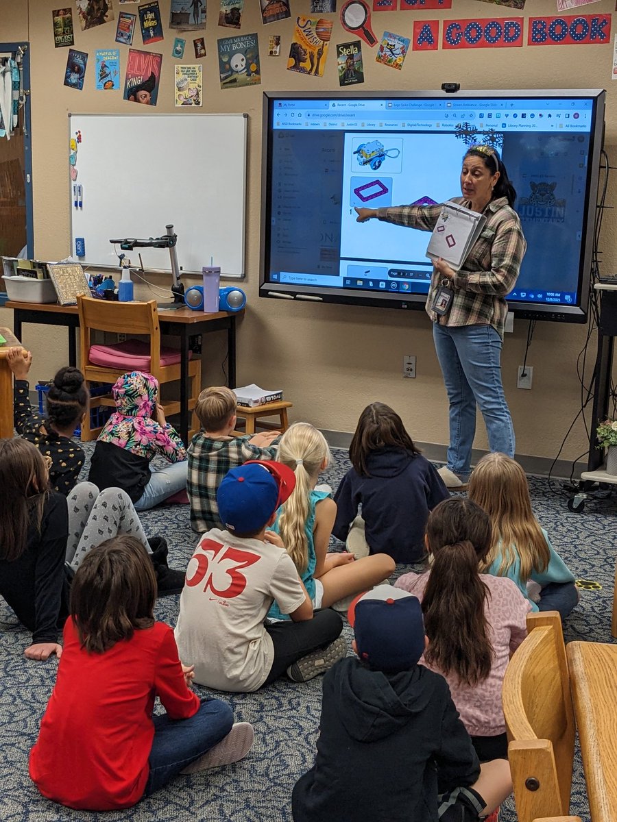 njkrueger's tweet photo. We 💙 our amazing librarian @jonessarah005 @JustinJags 
Mrs. Jones always plans the best activities for #Room609 Spike Robots @LEGOEDUCATION @Kel_Sanders @ReneEgle https://t.co/eKUW0RYYx3
