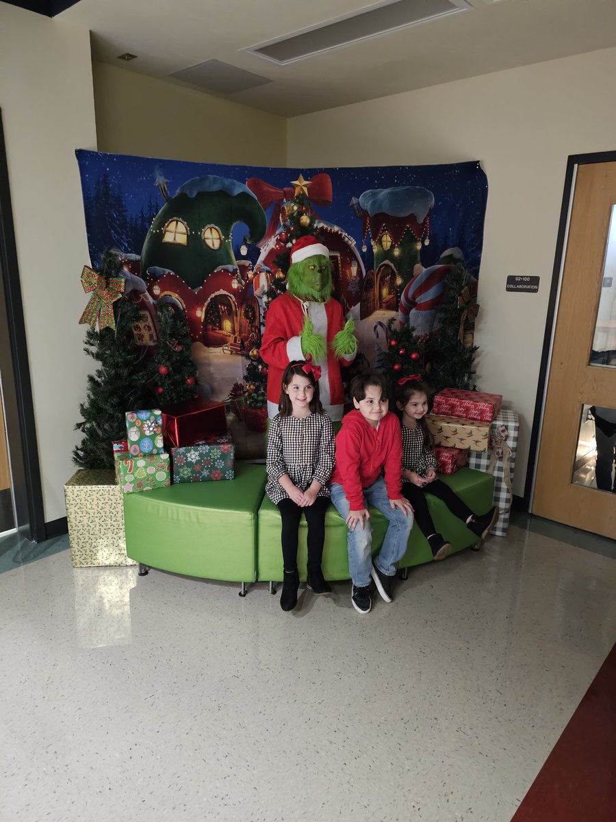 Thank you to the second grade team for hosting pictures with Santa and the Grinch during our holiday celebration. A special thanks to Santa and Preston family with their help with the pictures.  The line was a long one.