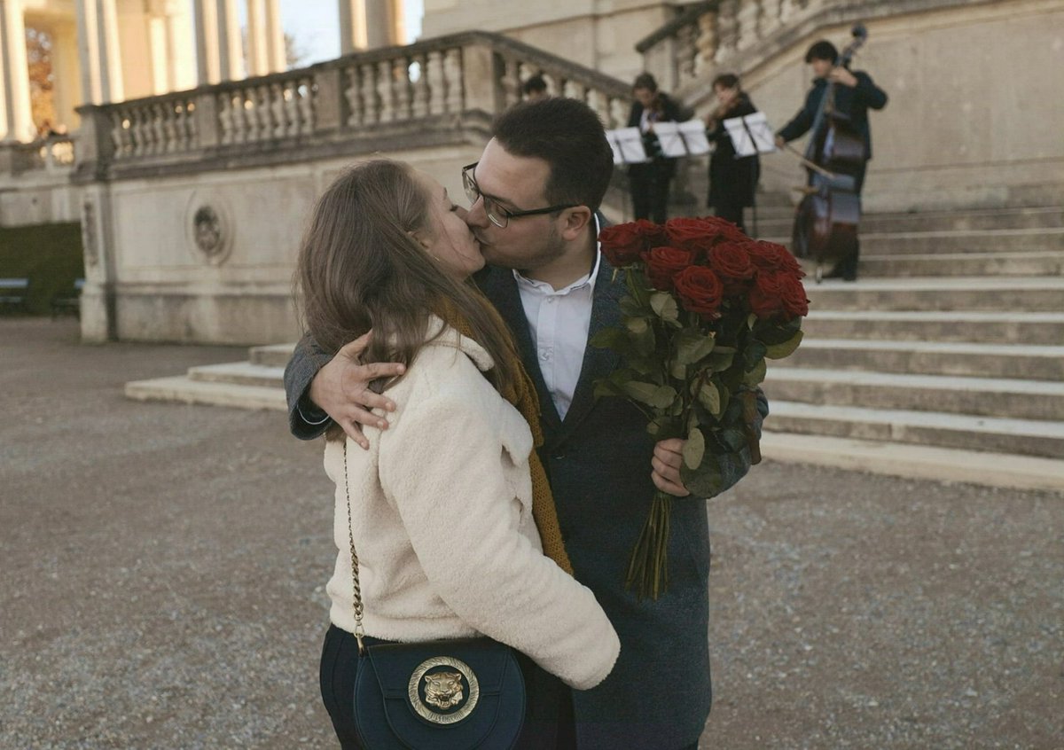 Whiteflash's tweet image. When the string quartet began playing Filomena&apos;s favorite song in the background, Matthias knew it was his cue to ask the big question. Of course she said Yes. Congratulations to our lovely couple! 💍✨

#Whiteflashproposal #superidealcutdiamond #howheasked #shesaidyes