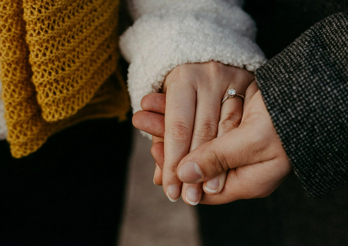 Whiteflash's tweet image. When the string quartet began playing Filomena&apos;s favorite song in the background, Matthias knew it was his cue to ask the big question. Of course she said Yes. Congratulations to our lovely couple! 💍✨

#Whiteflashproposal #superidealcutdiamond #howheasked #shesaidyes