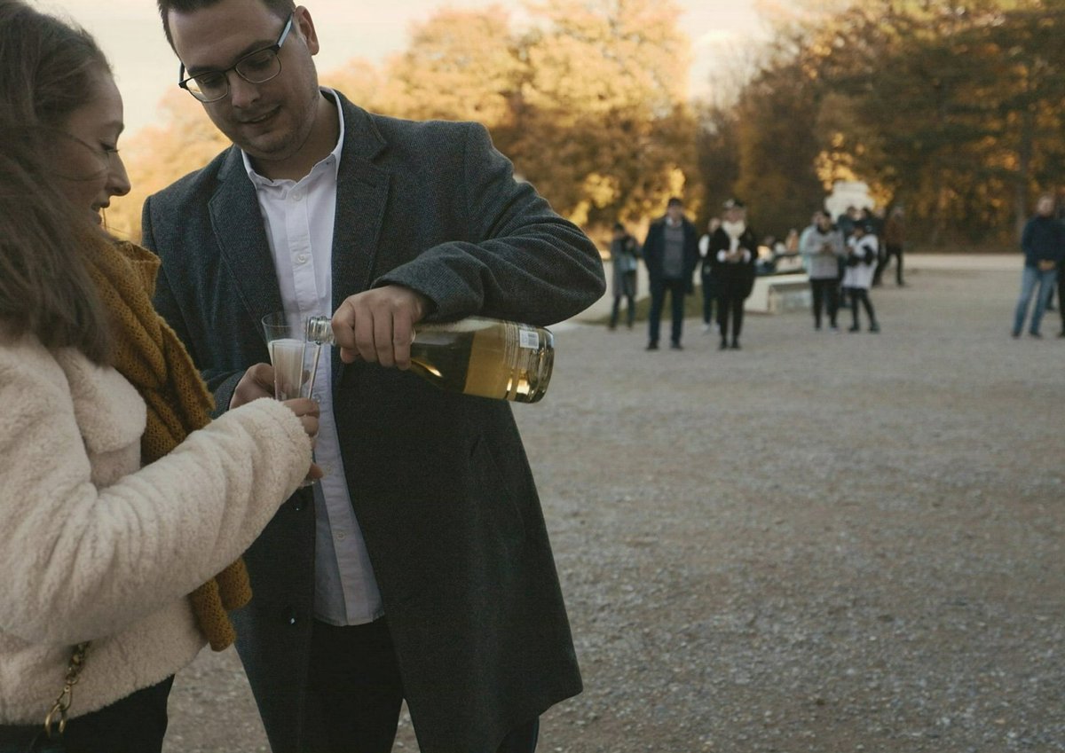 Whiteflash's tweet image. When the string quartet began playing Filomena&apos;s favorite song in the background, Matthias knew it was his cue to ask the big question. Of course she said Yes. Congratulations to our lovely couple! 💍✨

#Whiteflashproposal #superidealcutdiamond #howheasked #shesaidyes