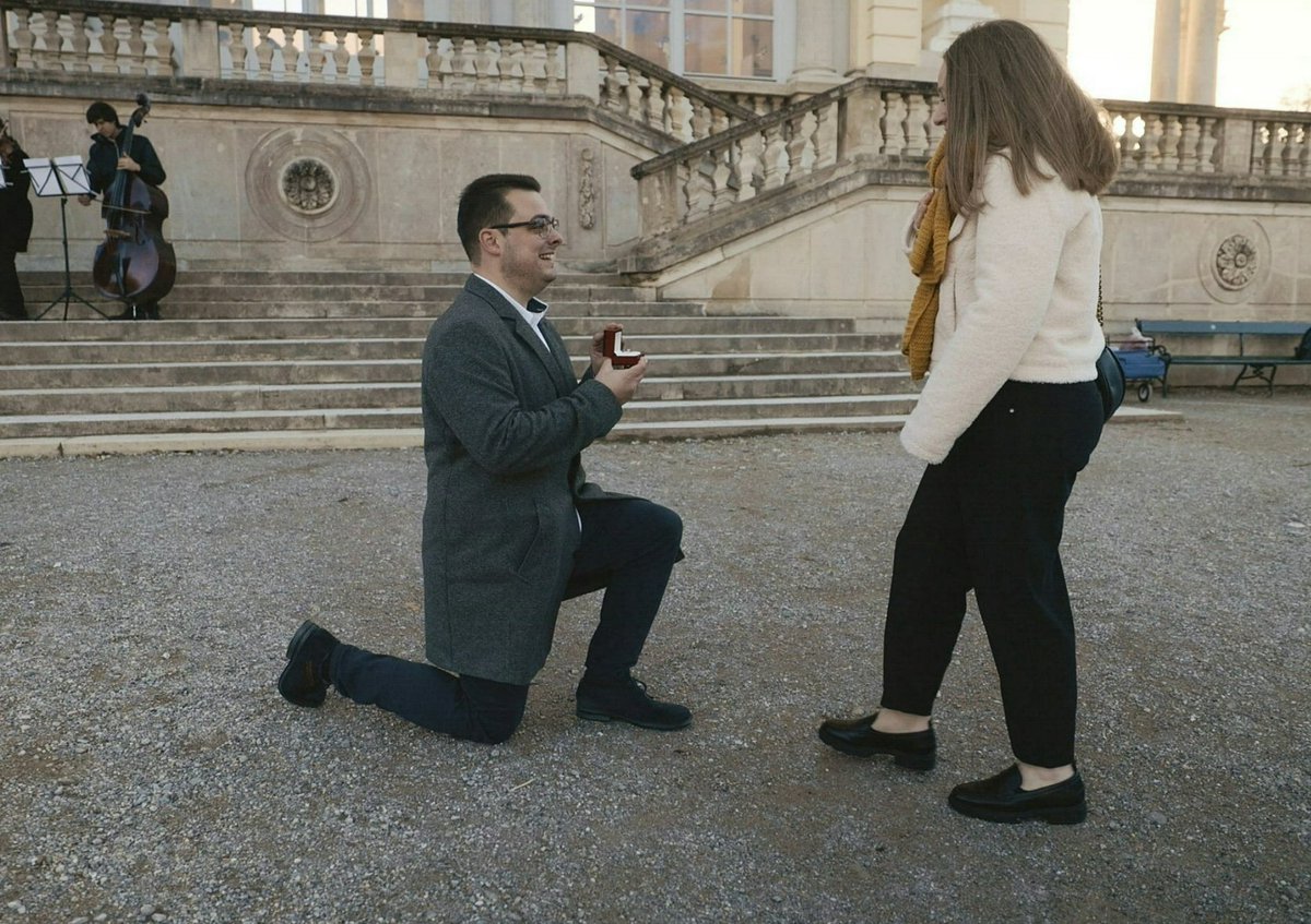 Whiteflash's tweet image. When the string quartet began playing Filomena&apos;s favorite song in the background, Matthias knew it was his cue to ask the big question. Of course she said Yes. Congratulations to our lovely couple! 💍✨

#Whiteflashproposal #superidealcutdiamond #howheasked #shesaidyes