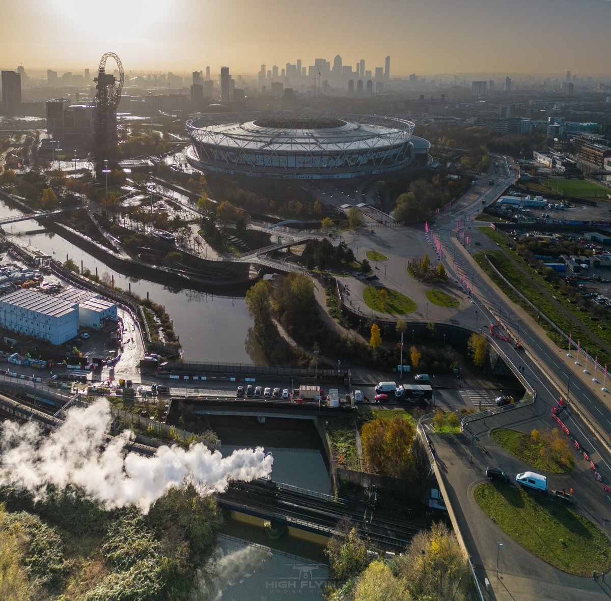 Mayflower 61306 making her way across East london this morning @UKRailtours @stratfordeast @westfieldstrat @hackneygazette #mayflower #61306mayflower #steamtrains #stratford #hackneywick #dronephotography #droneoperator