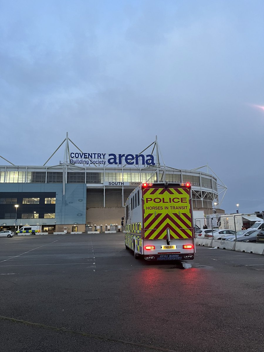 TimRobinsonOps's tweet image. Great to be back at @CBSArena tonight for @Coventry_City vs @BCFC. Welcoming back @TVP_horses to support @WMPolice officers &amp;amp; 
@BCFC_WMP @CCFC_WMP. Hope all fans have a good evening and come and say hello to staff deployed, particularly the 🐴’s.
