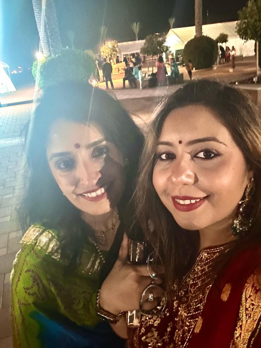 AAPIUNITED's tweet image. Flashback to Diwali, Community Ambassador, Bindi sharing some moments with friends and family, celebrating the Festival of Lights 🎊

#happydiwali #diwali #fbf #flashbackfriday #FestivalOfLights #celebration #indian #southasian  #aapi #asianamerican #hindu #southasian