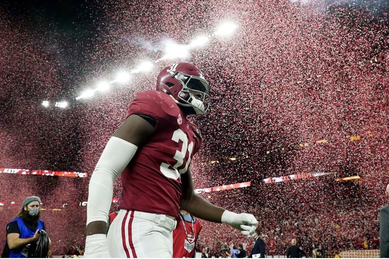 Emmittnewman2's tweet image. After a great conversation with @BobWeltonBamaFB i’m beyond blessed and grateful to have receive an offer to continue my education and football career from THE UNIVERSITY OF ALABAMA!🏈🐘 @NCEC_Recruiting @CoachTBarr @NatlPlaymkrsAca @CitizenTribune @PatrickAbernat1 @JeffCountyFB